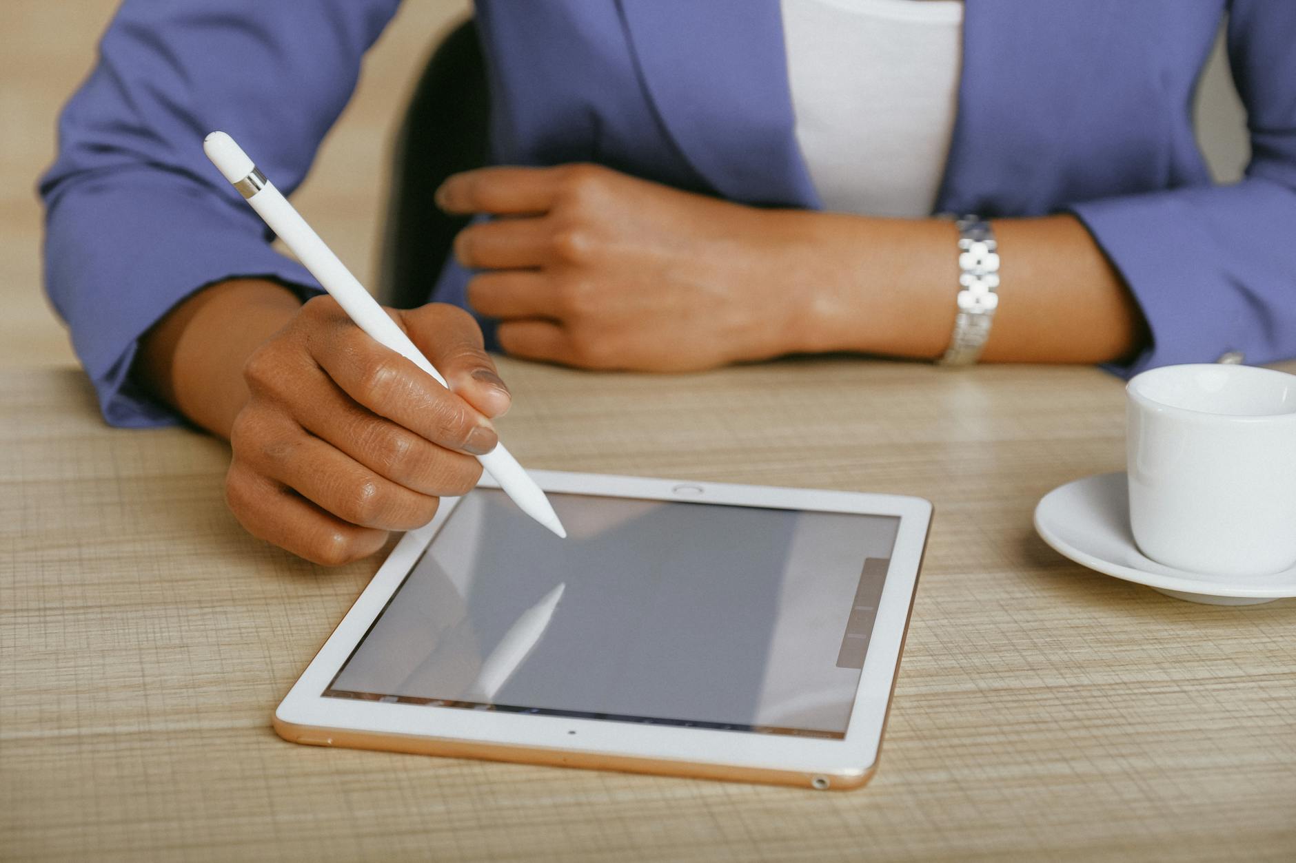 Improving English Writing Skills Through AI-generated Materials